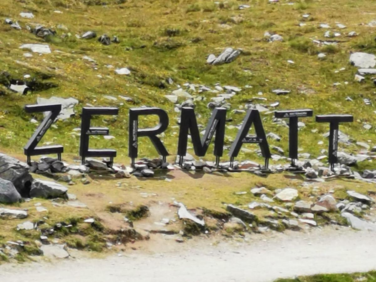 Апартаменты Emelie Zermatt 4**** Экстерьер фото