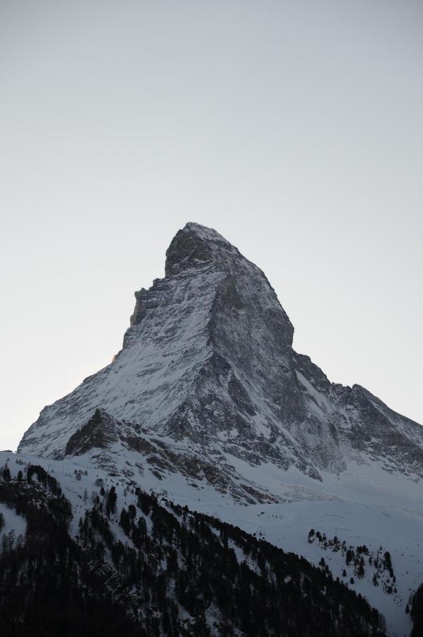 Апартаменты Emelie Zermatt 4**** Экстерьер фото